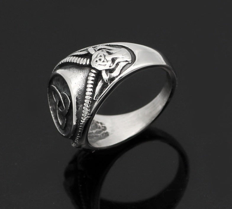 Domineering vintage ring
