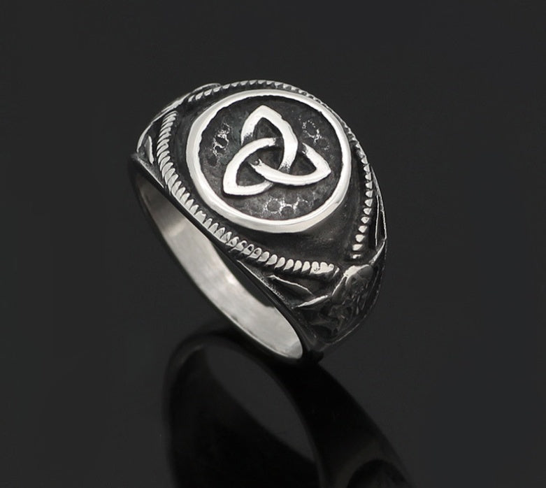 Domineering vintage ring